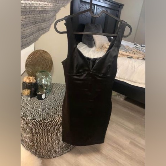 Babaton Dress - Picture 2 of 4